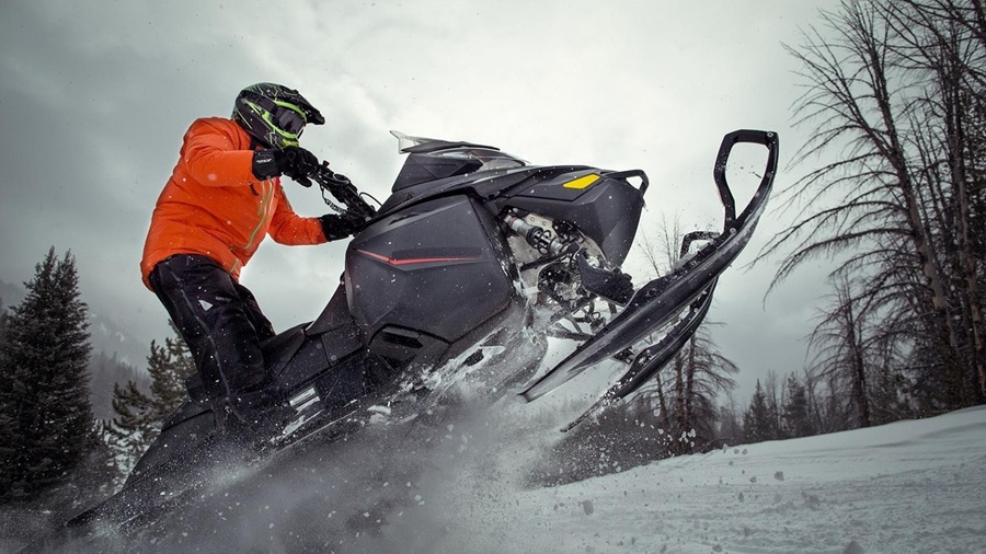 Vive las vacaciones de invierno más divertidas ¡Rutas en moto de nieve!
